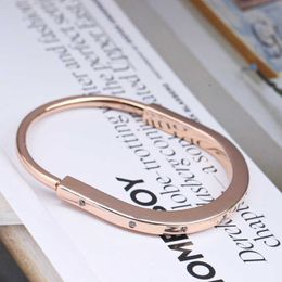 디자이너 Tiffay Lock Bracelet Womens Hot Collection Jewelry Light Luxury Fashion Electroplated 18k Rose Gold