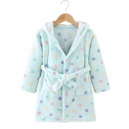 Baby Robe Hoodies Girl Boys Sleepwear Winter Bath Towels Kids Soft Bathrobe Pyjamas Childrens Clothing Warm Homewear 240228