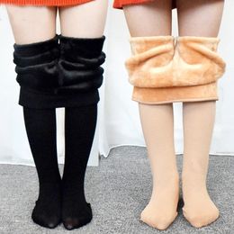 Leggings per ragazze in pelliccia invernale di alta qualità Pantaloni per bambini in velluto spesso Pantaloni caldi per ragazze in cotone elastico in vita 240226