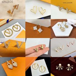 Stud Fashion Earrings Womens Designer Earring Ear Studs Letter v Diamonds Luxury 240306
