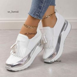 New 2023 Spring and Autumn Fashion Sier Platform Slide on Swing Flat Bottom Women's Shoes