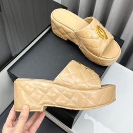 Womens Sandals Wedge Platform Heels Slippers Designer Hardware Matelasse Quilted Texture Slides Outdoor Beach Shoe Pink Yellow Baby Blue Mules With Dust Bags