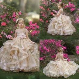 Söta blommaflickor klänningar juvelhalspetsapplikationer tiered kjolar flickor pageant klänning en linje barn födelsedagsklänningar