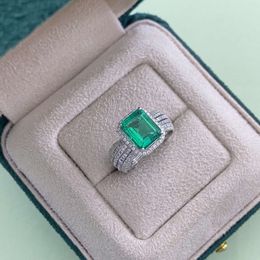 Luxury 2.76ct 18k Gold Emerald Cut Lab Grown Emerald Engagement Ring Sidestone 0.85ct Moissanite Diamond Ring
