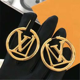 Stud 2024 Stud Luxury Stud big gold hoop Earring for lady women orrous girls ear studs set Designer Jewelry earring Valentines Day Gift engagement for Bride 240306