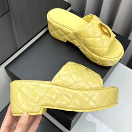 Classic Womens Sandals Wedge Platform Heels Slippers Designer Hardware Matelasse Quilted Texture Slip On Slides Outdoor Beach Shoe Pink Yellow Baby Blue Mules