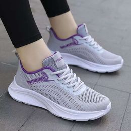 Esportes voadores respiráveis Novos estações tecendo casual Four Womens Fashion Fashion Single Running Shoes 399