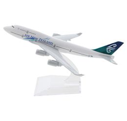 16cm Air New Zealand Boeing 747 Aircraft Model Diecast Metal Model Aeroplanes 1400 Metal Aeroplane Plane Aeroplane Model Toy LJ20094193790