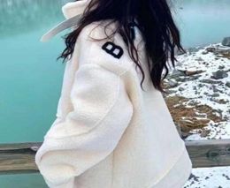 Winter Womens Jackets bb Designer jacket White Wool Coats Zip Cardigan Parka Oversized Couple Warm Clothes6033301
