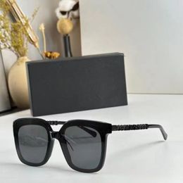 Sunglasses for Women Designer Sunglasses Luxury Casual Oversized Frame Sunshade Mens Outdoor Braided Chain Vintage Glasses 0759