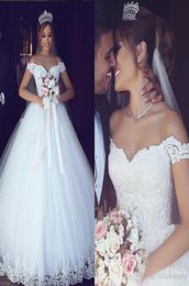 New Arabic Stunning Ball Gown Wedding Dresses Off Shoulder Sweetheart Pearls Tulle Laceup Bridal Dresses Vintage Cheap Wedding Go9593547