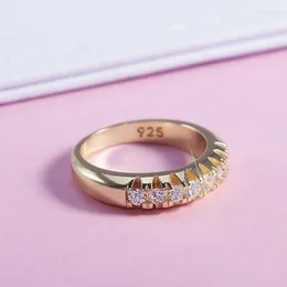 Wedding Rings Huitan High Quality Office Lady Accessories Golden Color Halo Micro Paved Casual Style Female Jewel With Size 6-10 2024