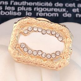 Brand Designer Brooches 18k Gold Letter Pins Brooch Jewelry Voguish Men Women Inlay Crystal Brooch Cape Buckle Pearl Brooche Suit Pin Cloth Accessories Gifts