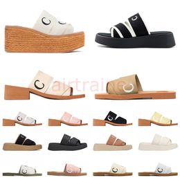 Top Fashion Canvas Embroidery Luxury Designer Summer Luxury Slippers Flat Square Slides Sandals Famous Womens Soft Beach Beige Brown Platform Woody White Black