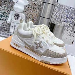 2024 Moda personalizada Classic Luxury Mulheres Mulheres Running Shoes Running Lovers White Trainer Designer