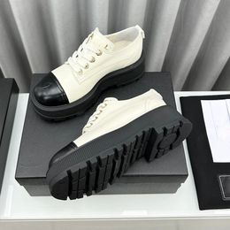 Cowhide Dress Shoes Womens Lace-Up Casual Shoe Chunky Platform Heels Leisure Shoe With Letter Real Leather Sneaker With Dust Bags Black White Trainer Running Shoes
