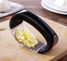 Creative Garlic Press Rocker Stainless Steel Ginger Garlic Chopper Crusher Metal Hand Press Garlic Grinding Slicer Kitchen Gadgets2675658