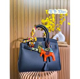 10A Designer Tote Women Totes Handbags Luxurys Handle Purse Leather Crossbody Bags High-Capacity Golden Hardware With Letters To Choose European And American11