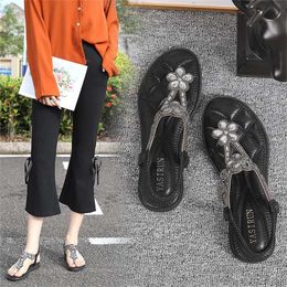 Sell Rhinestone Beaded Sandals Round Head Korean Flat Heel Bohemian Style Comfortable Women Shoes Summer Sandal Sandles Heels 240228