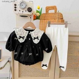 Jumpsuits Spring New Lace Collar Baby Romper Infant Black Flower Bodysuit Girls Cotton Jumpsuit Clothes L240309