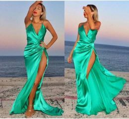 Silk Satin Romantic Green Prom Dress Jade Green Långt rygglöst golvlängd Sexig strandsida Slitfestklänningar Evening Wear Es