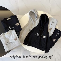 Lyxdesigner baby flickor pojkar tröjor barn mode tryckta hoodies barn casual sweatshirt crew hals höst vinterkläder pullover säkerhet tyg aaa