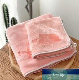 High-end Fashion Brand Towels Two-Piece Fine Fibre Carving Set Home Gift Present Towel