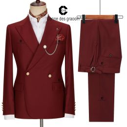 Suits Cenne Des Graoom New Luxury Burgundy Red Men Suits Double Breasted 2 Golden Button Blazer Pants Wedding Prom Halloween Costume