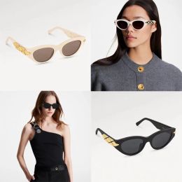 The Mallettage Cat Eye Sunglasses temple features hand assembled gold metal Mallettage studs with engraved letters and classic women sunglasses Z1986E eye glasses