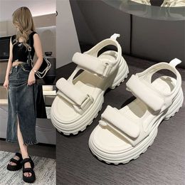 Chic Thick Soled Lightweight Casual Flip Flop Sandals For Womens Summer Sandal Women Sponge Cake Sports Students Sandles Heels 240228