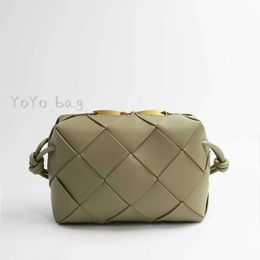 Shoulder Bag Brands Candy Loop Camera Designers Premium Leather Fashion Woven Crossbody High Quality Womens Mini Handbag