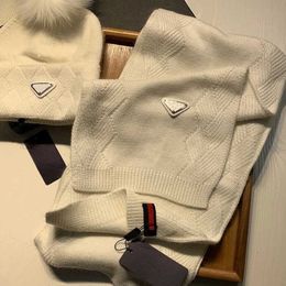 Trendy fashion wool hat scarf set high quality street tide hats limited edition men and women designer fit winter classic travel s289h
