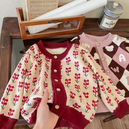 Весенний детский свитер, вязаное пальто с цветочной вышивкой, теплый кардиган для маленьких мальчиков и девочек, однобортные утепленные топы 240301