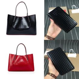 Women men luxurys Fashion Messenger Bag designer totes rivet genuine leather Wallets Red Bottom composite handbag famous purse big256I