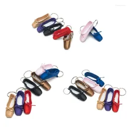 Keychains Handcrafted Ballet Shoe Keychain Silk Mini Pointe Keyrings Elegant Key Accessory For Dances Enthusiasts