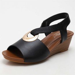 Stylish Womens Shoes Summer Sandal Flip Flop Flops For Women Fashion Versatile Slope Heel Mom Thick Soled Casual Sandals 240228