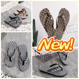 2024 Gai Womens Sandalen Herren Hausschuhe Mode Floral Slipper Gummi Flats Sandalen Sommer Beach Schuhe niedrig Preis EUR 39-45