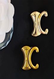 Broche de letras de metal liso ouro feminino menina letras broches terno lapela pino moda jóias3143363