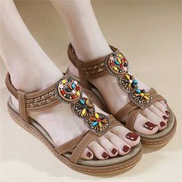 Top Summer Sandal Versatile Fashion Trend Flat Bottom Sandals Flip Flops For Women With Elastic Bands 240228