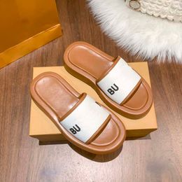 High quality designer sandals slide show classic fashionable summer girls beach flat bottomed rubber soft and comfortable slippers