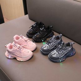 Sneakers Dress Shoes 2023 Spring and Autumn New Girl Dad Shoes with LED Lights for Boys Mesh Breathable and Luminous Childrens Shoes Soft Sole Sports ShoesH240307