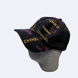 Brand baseball caps Men's and women's embroidered alphabet caps Outdoor sports style casual fashion style Sunny atmosphere