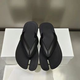 classico di alta qualità maisons margiela Tabi Infradito Pantofole sandalo Scarpe firmate estate donna uomo viaggio Tacco piatto Pantofole slider spiaggia hotel piscina sandalo Scivoli