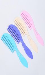 Candy Colours Handgrip Barber Hairdressing Haircut Comb Plastic Wide Tooth Hair Combs Hairstyle Women Lady Styling Tools1727755