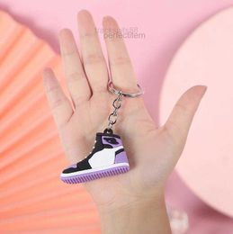 Creative PVC 2024 Sneakers Mini Keychains For Men Women Gym Sportskor Keychain Handbag Chain Basketball Shoe Nyckelhållare Bulkpris 2 Q88