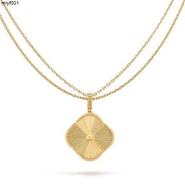 Clover Necklaces Deigners for Women Four Leaf Flower Necklace Titanium Steel Gold Plated Sweater Chain Fashion Jewellery Woman Party Christmas Gift