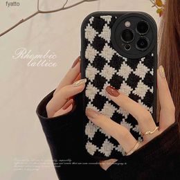 Cell Phone Pouches Retro Winter Woven Lattice Cloth Fabric Plush Phone Case For Pro Max Tweed Silicone Shockproof CoverH240307