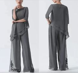 Pantsuit Jumpsuit Mother of the Bride Dresses Plus Size Juvel Neck golvlängd Chiffon 3/4 Hylsa Kvällsklänningar Spetsar Applicques Women Party Formal Wear