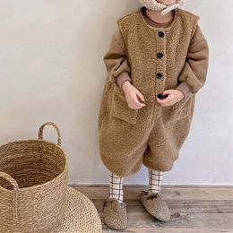 韓国の冬の男の子の女の子の服の子供暖かい子羊のジャンプスーツ厚い暖かいフリースパンツズボン幼児の子供カジュアルオーバーオーズ240226