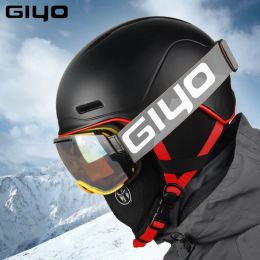 Poles Safety Winter Outdoor Sports Helmet Warm Snowboard Ski Helmets Men Women Light Crash Snow Helmets Integrallymolded Skate Helmet